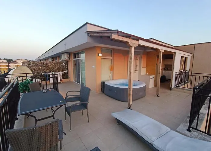 Luxury Penthouse Studio With Outdoor Hot Tub And Panoramic Views * Sunny Beach