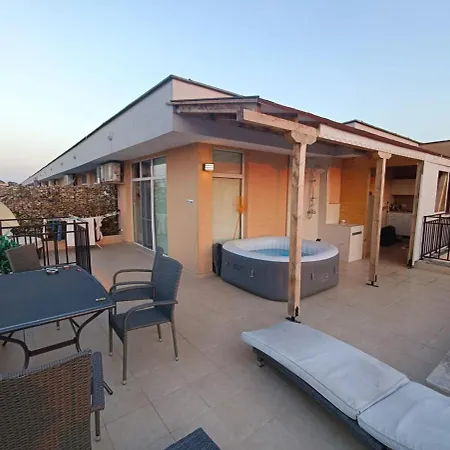 Luxury Penthouse Studio With Outdoor Hot Tub And Panoramic Views * Napospart
