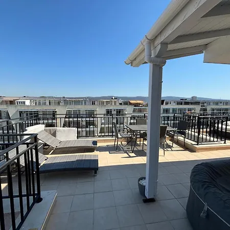 Апартаменты Luxury Penthouse With Outdoor Hot Tub And Panoramic Views Солнечный берег