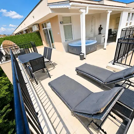 Apartmán Luxury Penthouse With Outdoor Hot Tub And Panoramic Views Sluneční pobřeží