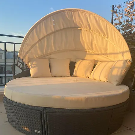 Luxury Penthouse With Outdoor Hot Tub And Panoramic Views Lägenhet Slăntjev Brjag