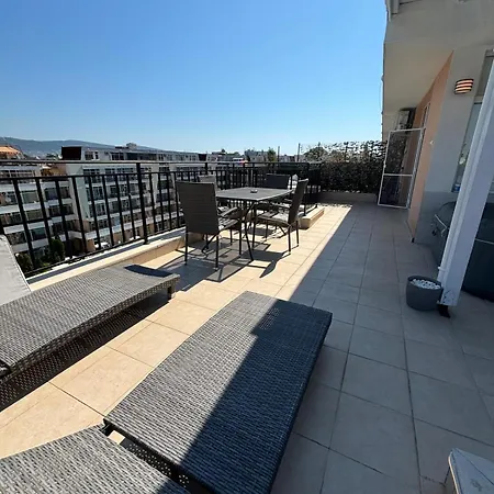 Luxury Penthouse With Outdoor Hot Tub And Panoramic Views Lägenhet Slăntjev Brjag