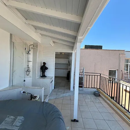 Luxury Penthouse With Outdoor Hot Tub And Panoramic Views * Slăntjev Brjag